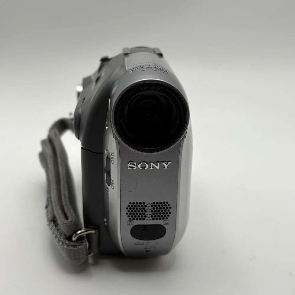 Sony Handycam DCR-HC21 Mini DV Camcorder - PARTS ONLY - PLEASE READ - Remote